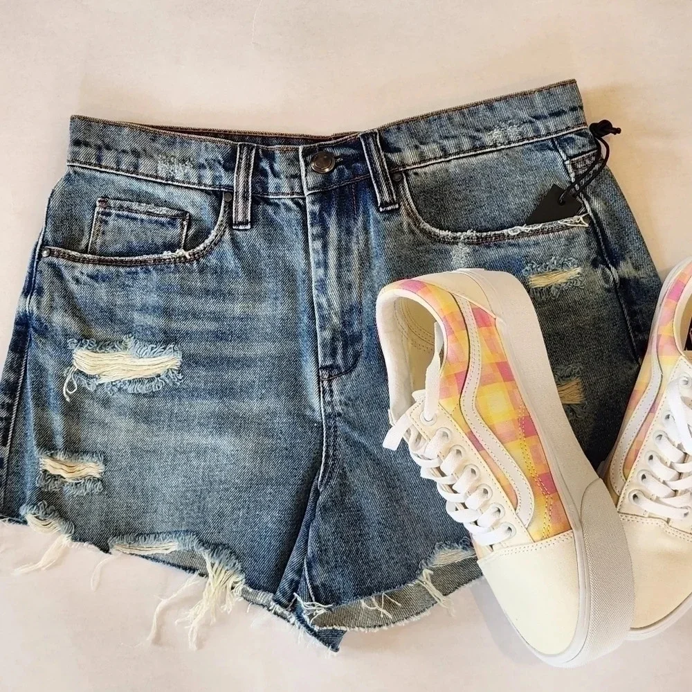 NWT || SILENT NEW YORK || cut off denim jeans